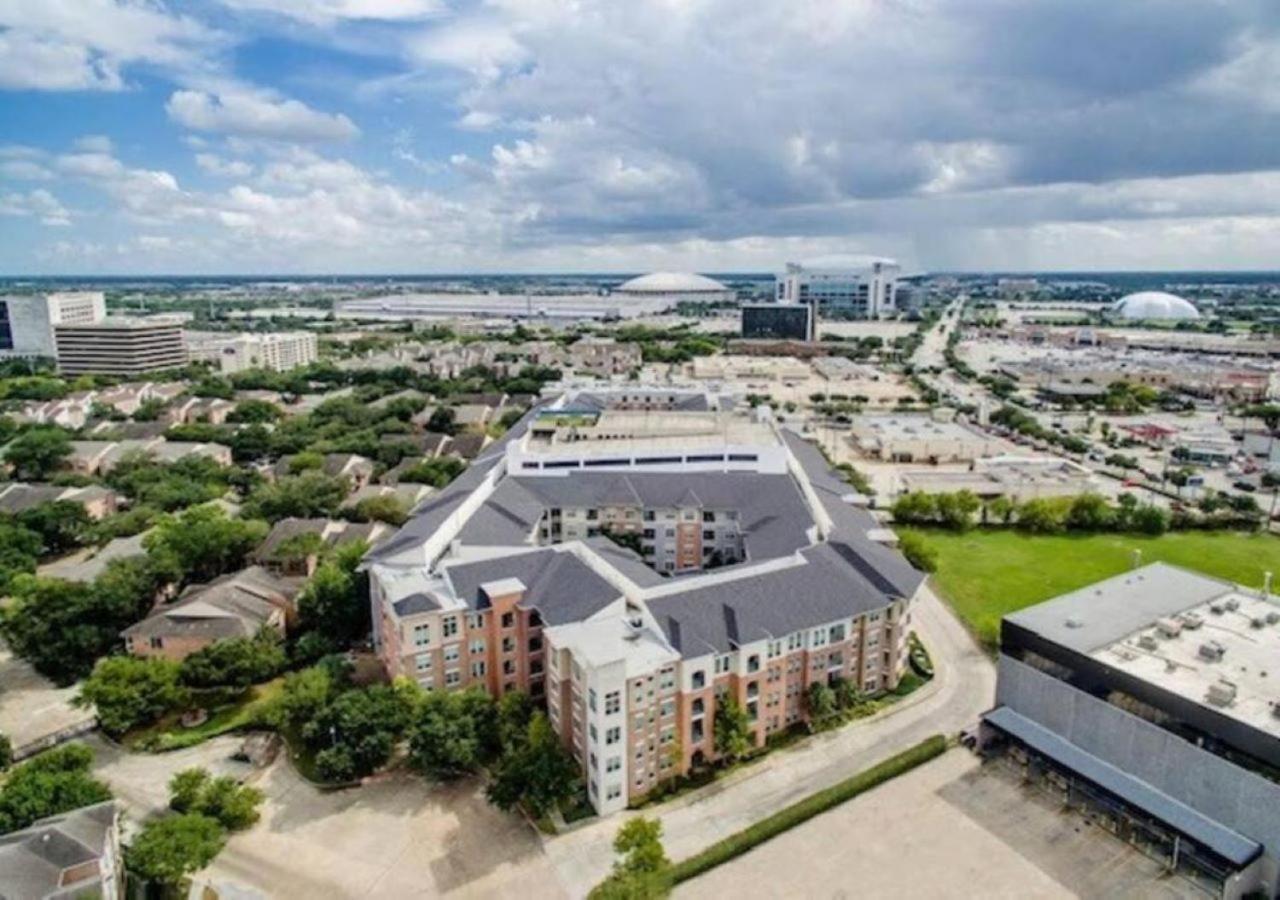 Inviting 2Br - Gym, Pool, Biz Center & Free Parking! Walk 2 Nrg Stadium! Near Med Ctr, Galleria, & Rice Village Houston Eksteriør billede